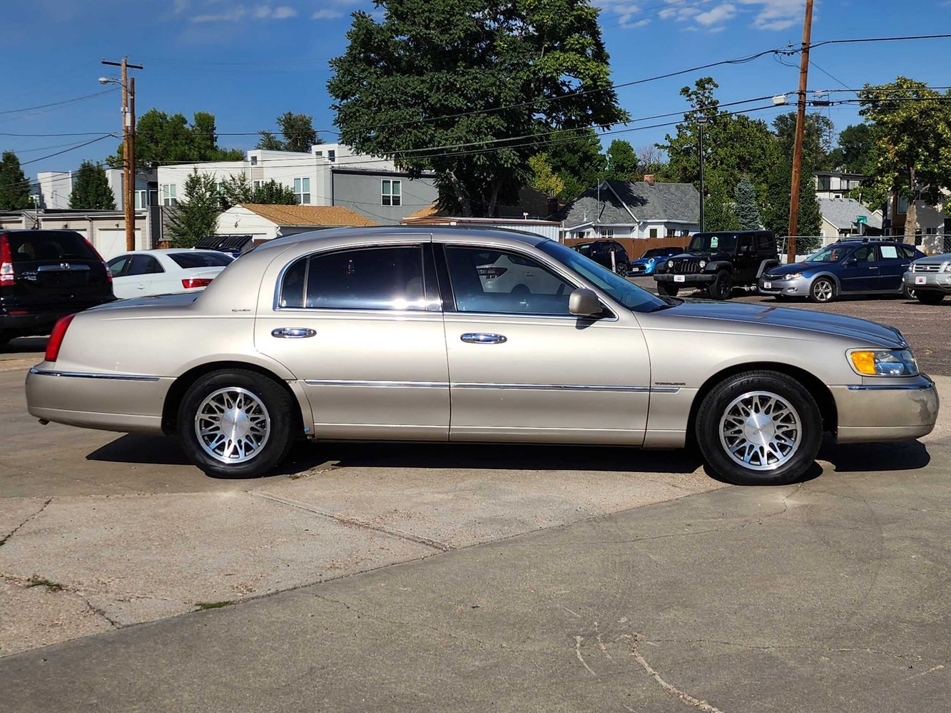 2002 Lincoln Town Car Signature photo 4