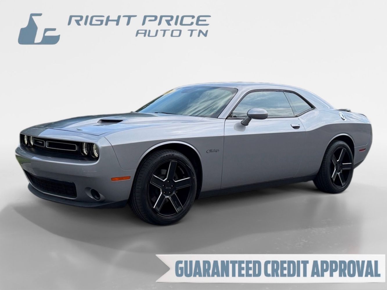 2016 Dodge Challenger SXT's photo