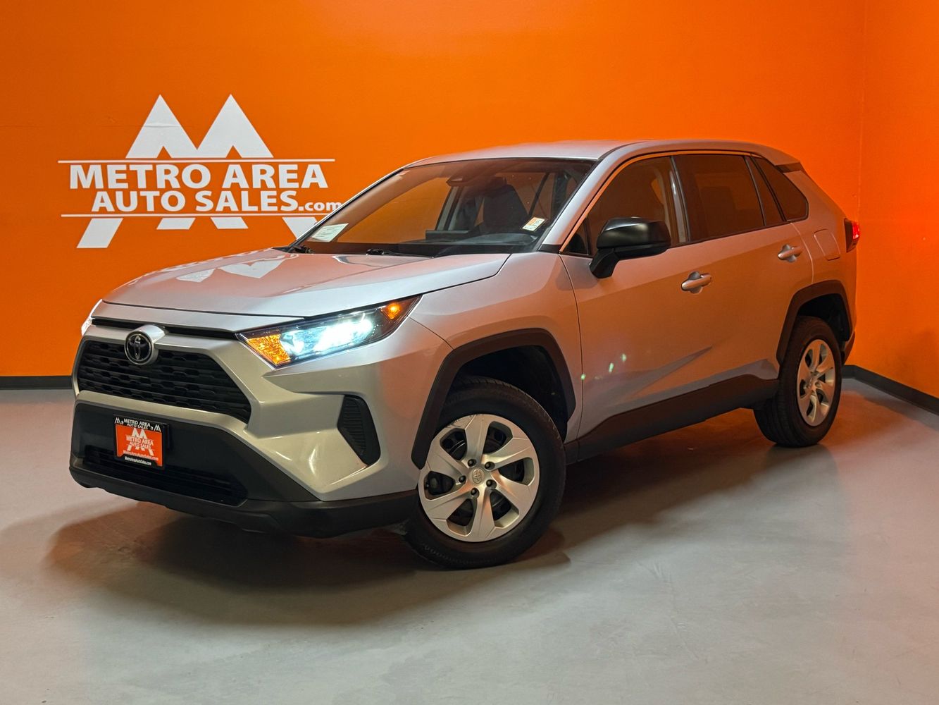2022 Toyota RAV4 LE photo 2