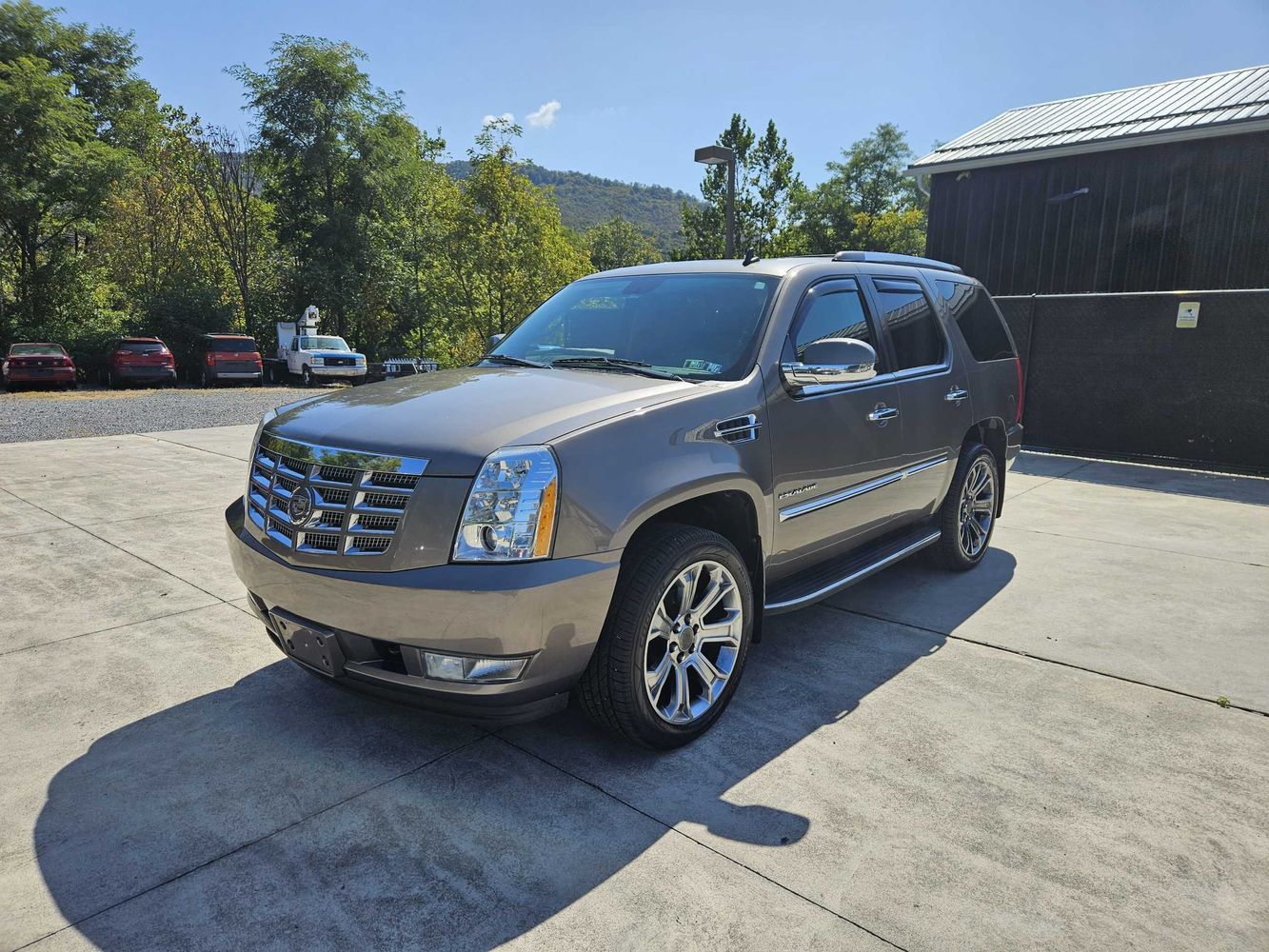 2011 Cadillac Escalade Luxury photo 3
