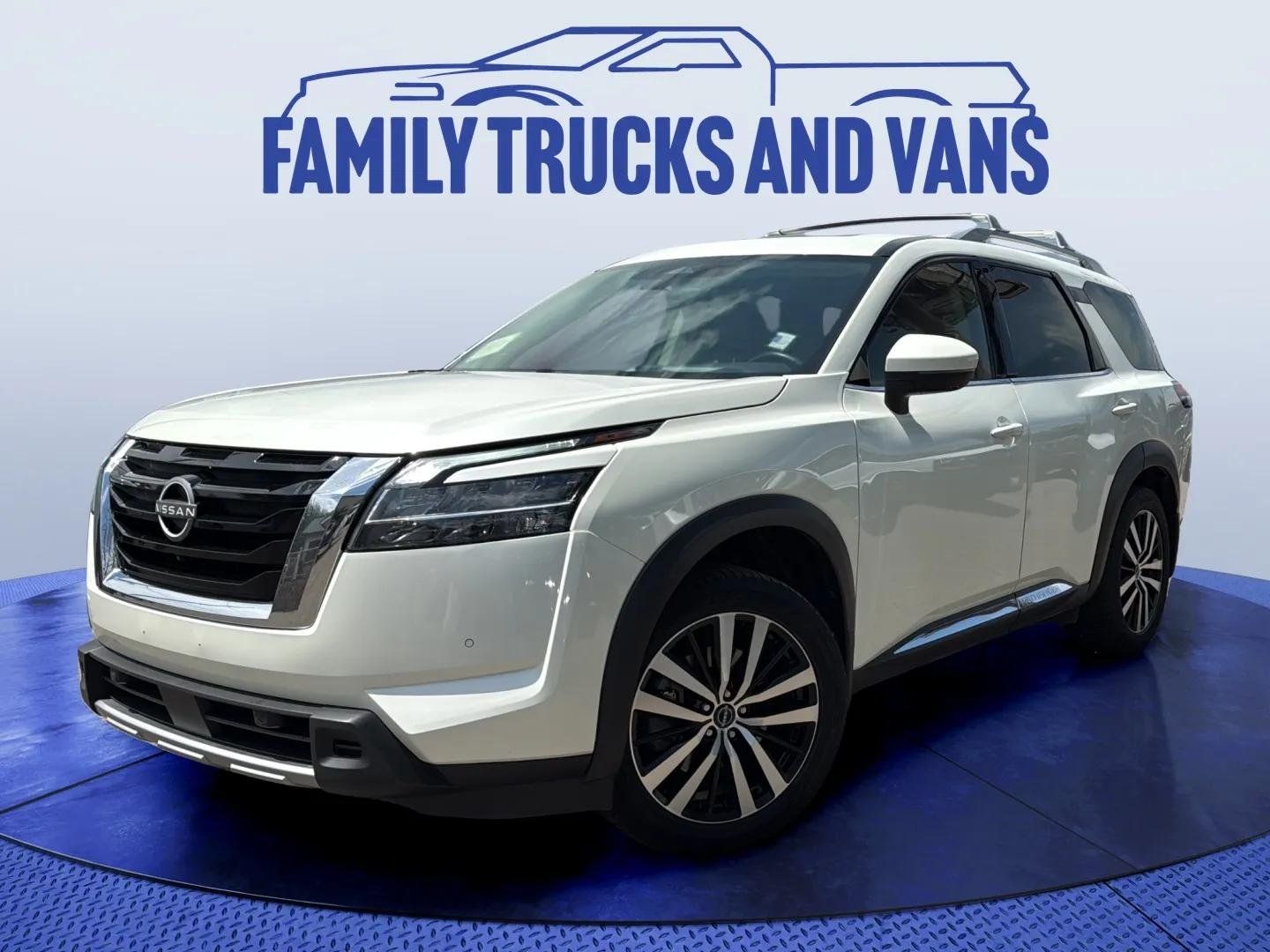 2024 Nissan Pathfinder Platinum 4WD's photo