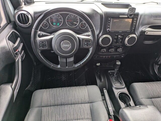 2011 Jeep Wrangler Unlimited Sahara photo 12