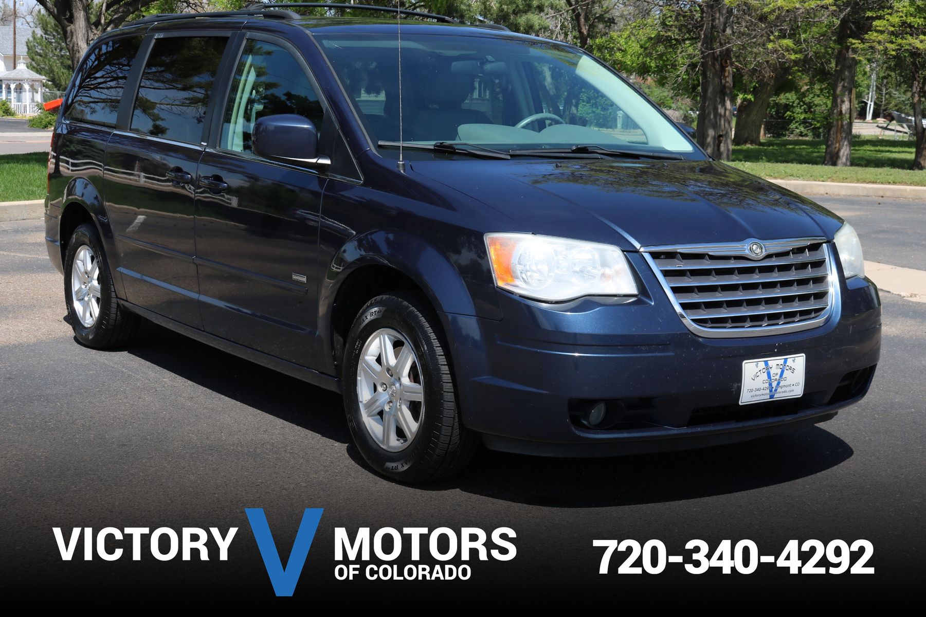 2008 Chrysler Town and Country Touring | Victory Motors of Colorado