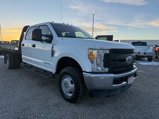 2017 Ford F-350 Super Duty Chassis Cab XL