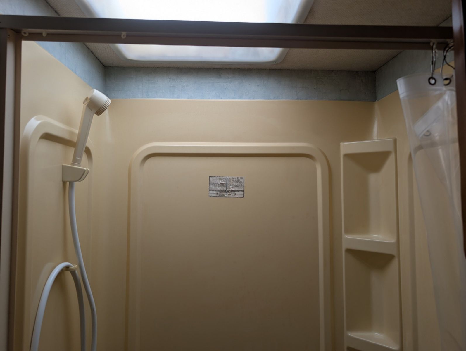 2004 Ford E-Series Chassis 99