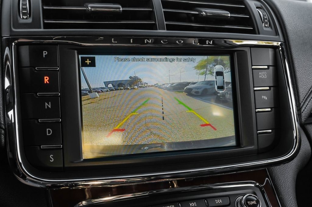 2017 Lincoln Continental Select photo 17