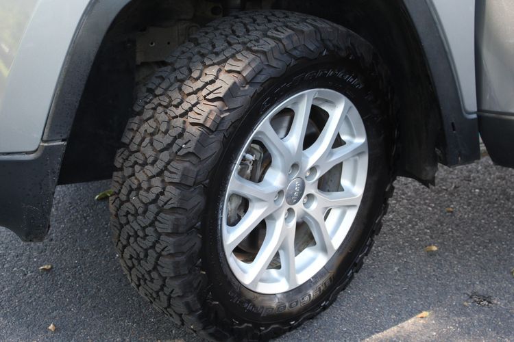 2014 Jeep Cherokee Latitude | Victory Motors of Colorado Best Tires For 2014 Jeep Cherokee Latitude