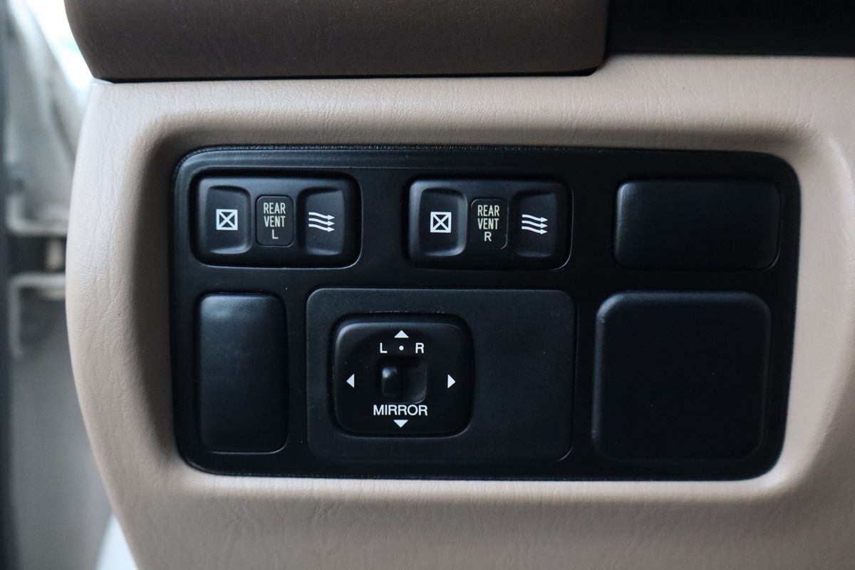 2000 Toyota Land Cruiser 