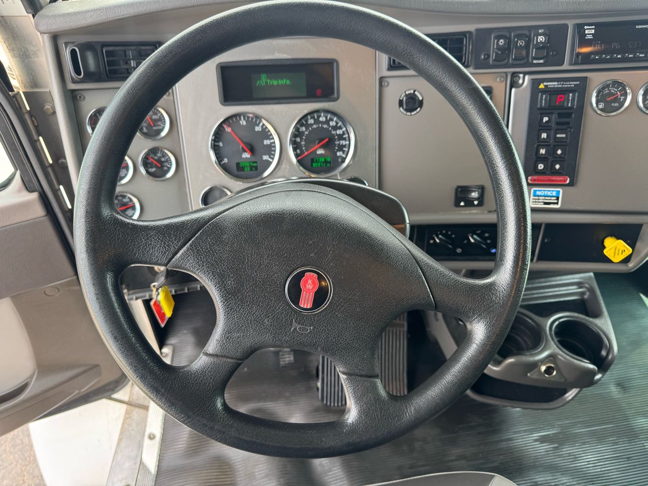 2019 Kenworth T3 Series photo 29