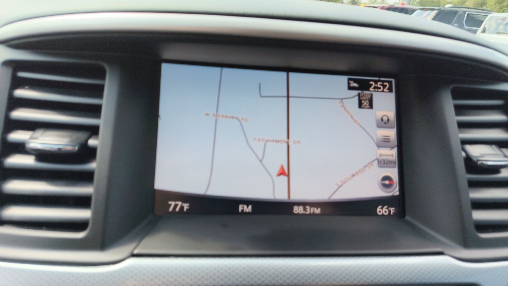 2018 Nissan Pathfinder SL photo 16