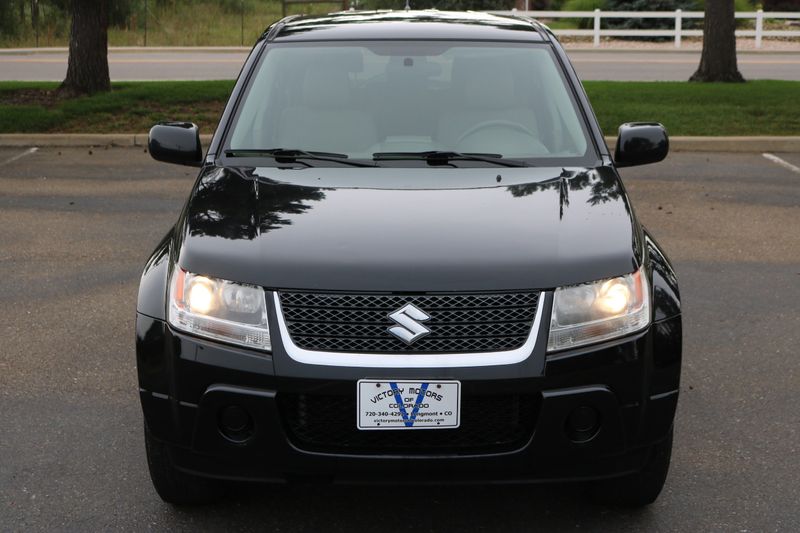 2011 Suzuki Grand Vitara Photos