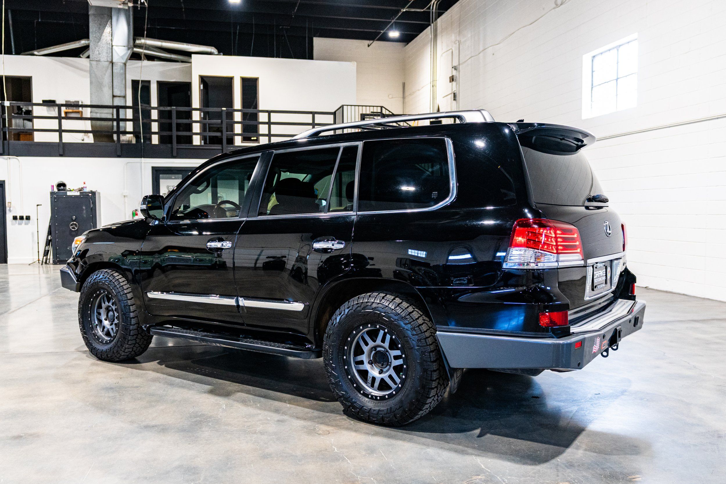 2013 Lexus LX 570, photo 3
