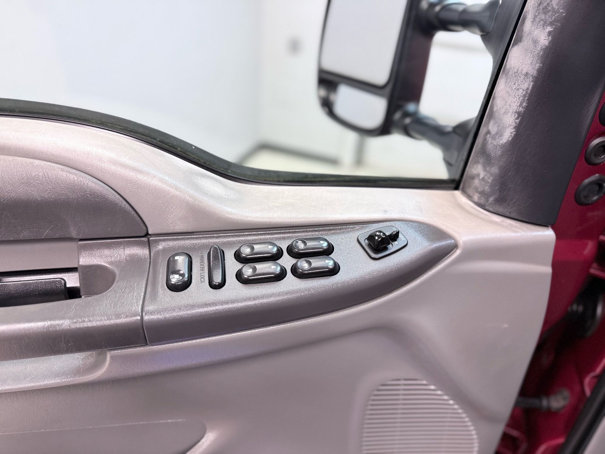 2003 Ford Excursion XLT photo 21