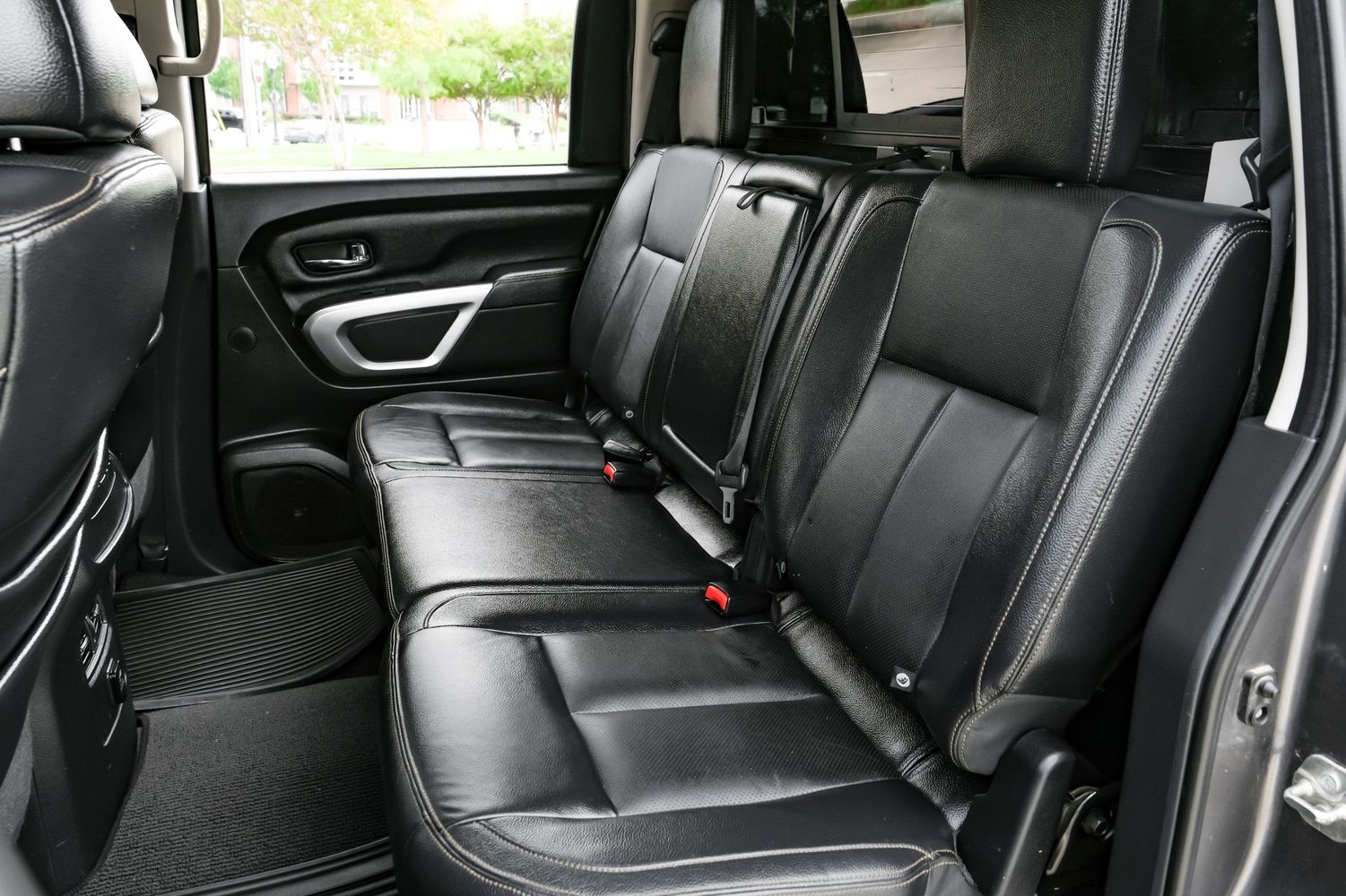 2017 Nissan Titan SL photo 35