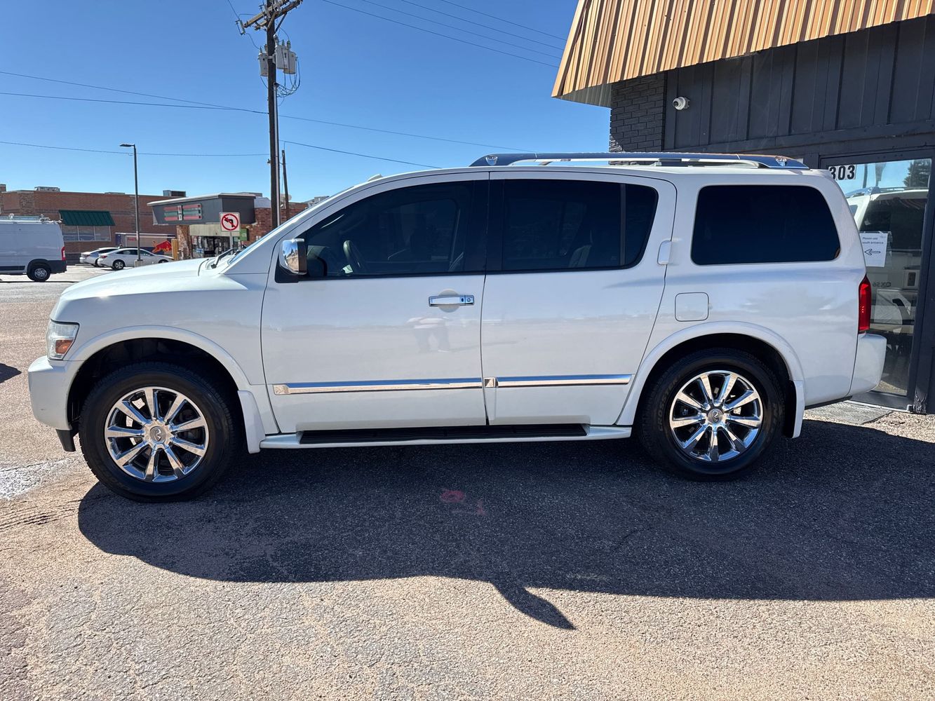 2009 Infiniti QX56 photo 3