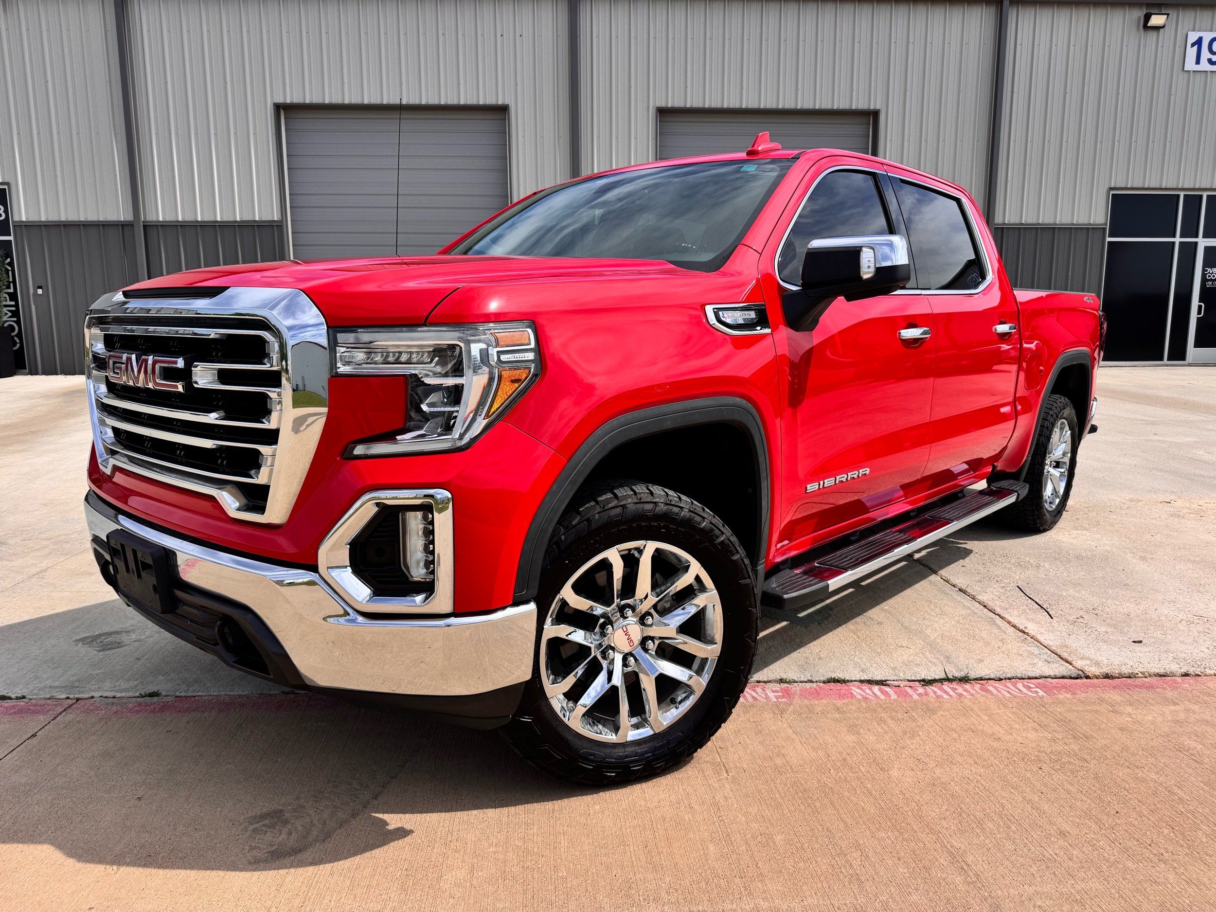 2019 GMC Sierra 4WD Crew Cab Short Box SLT's photo