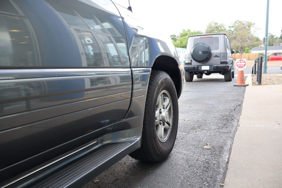 2001 Lexus LX 470 Base