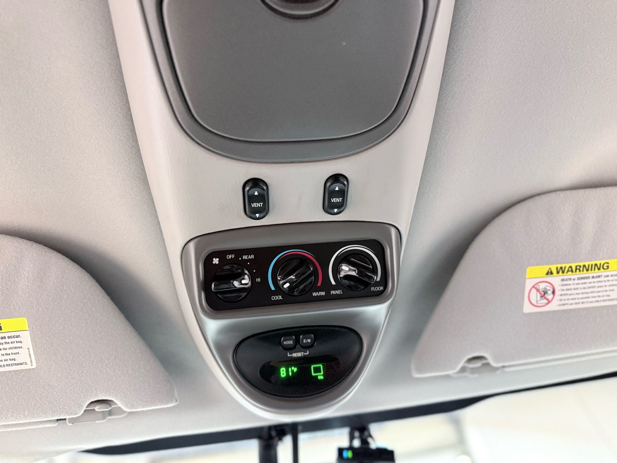 2003 Ford Excursion XLT photo 29
