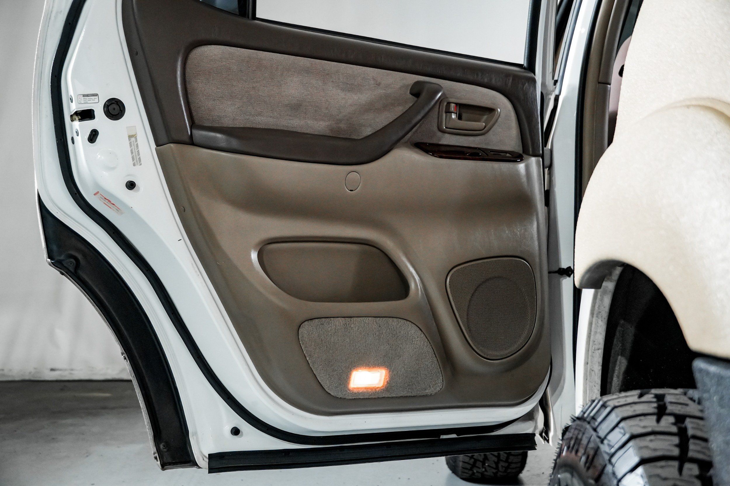 2004 Toyota Sequoia SR5 - Photo 35