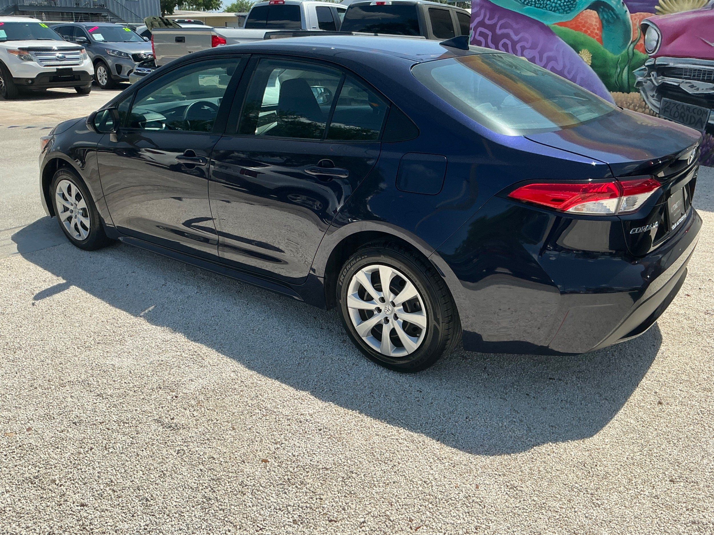 2021 Toyota Corolla LE photo 2