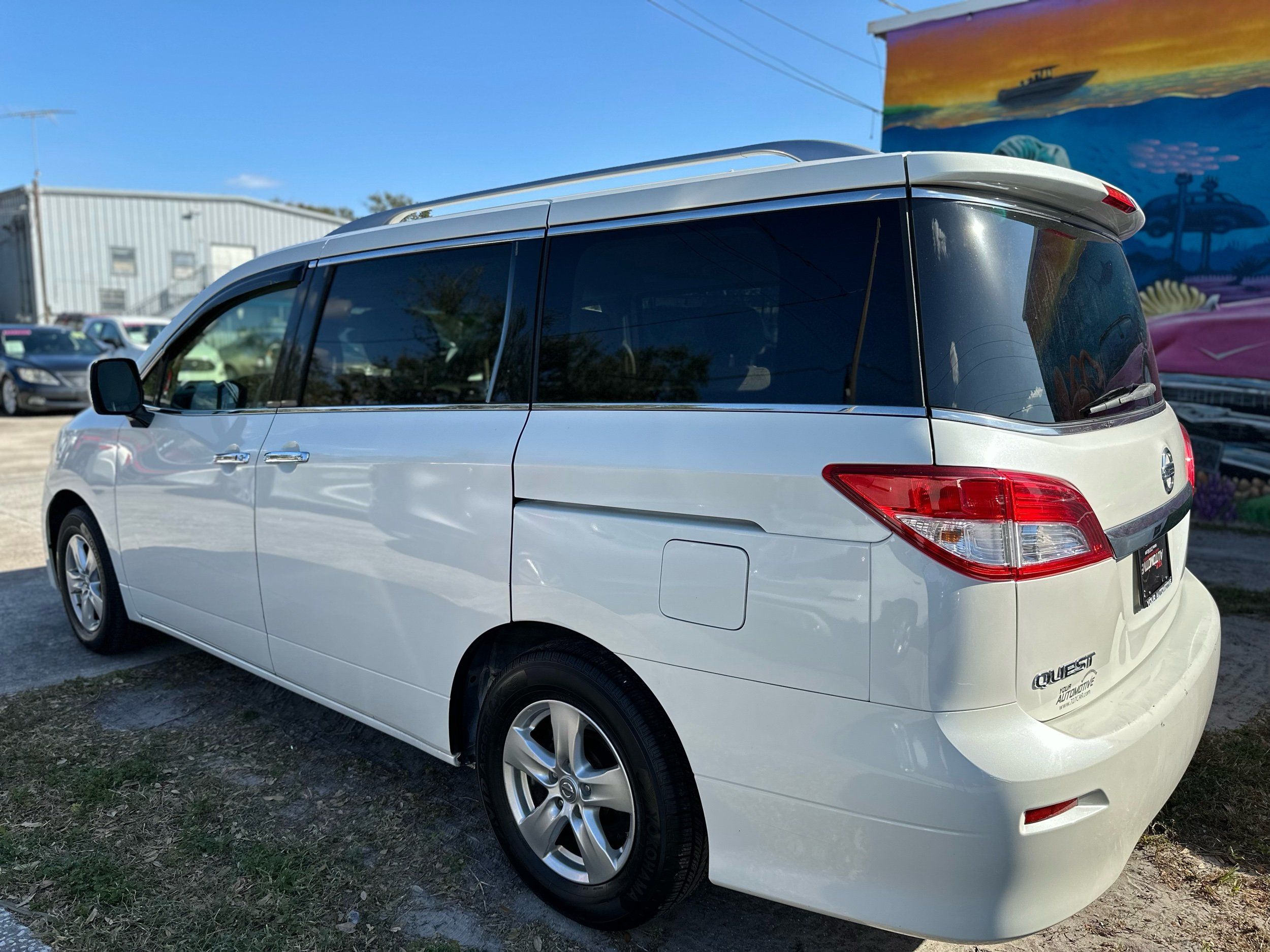 2016 Nissan Quest SV photo 2
