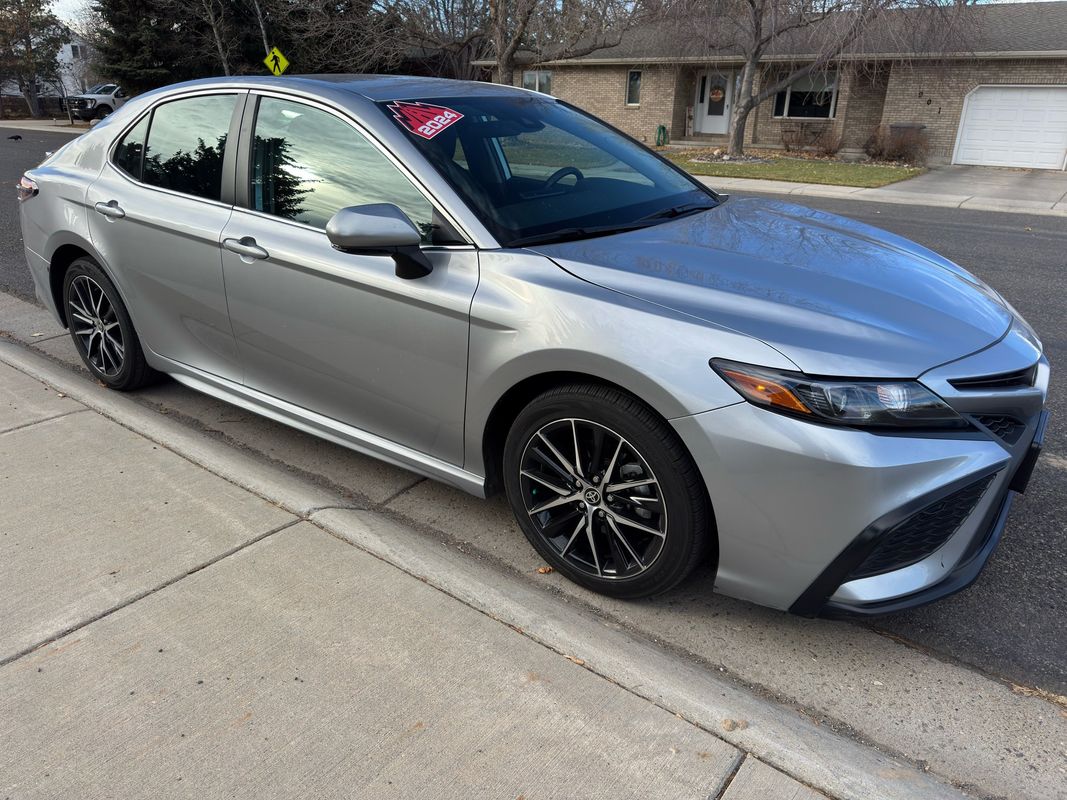 2024 Toyota Camry SE's photo