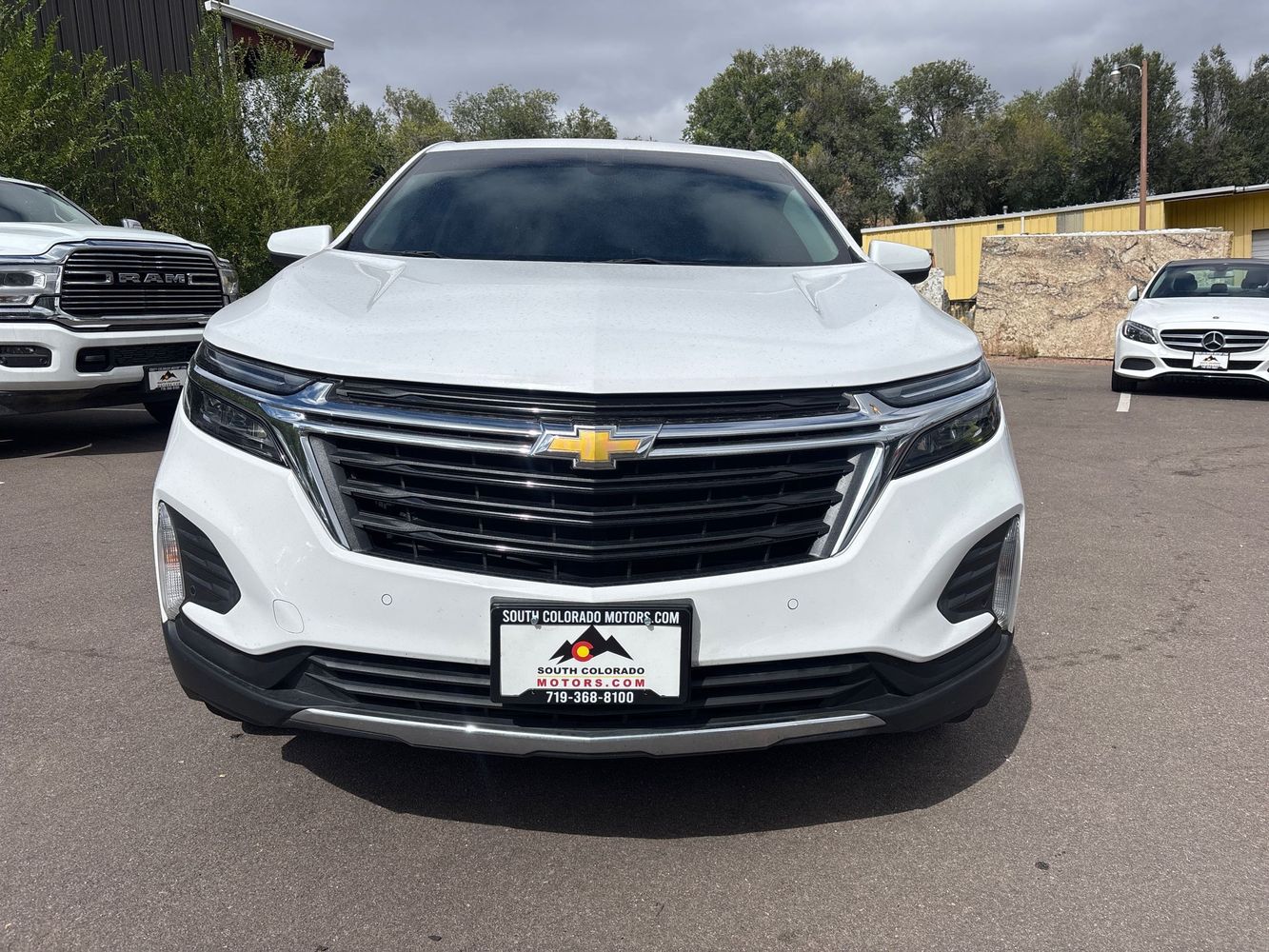 2022 Chevrolet Equinox LT photo 2