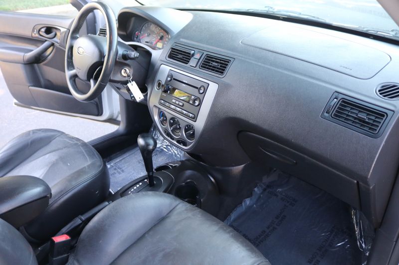 2005 Ford Focus ZX5 SE | Victory Motors of Colorado