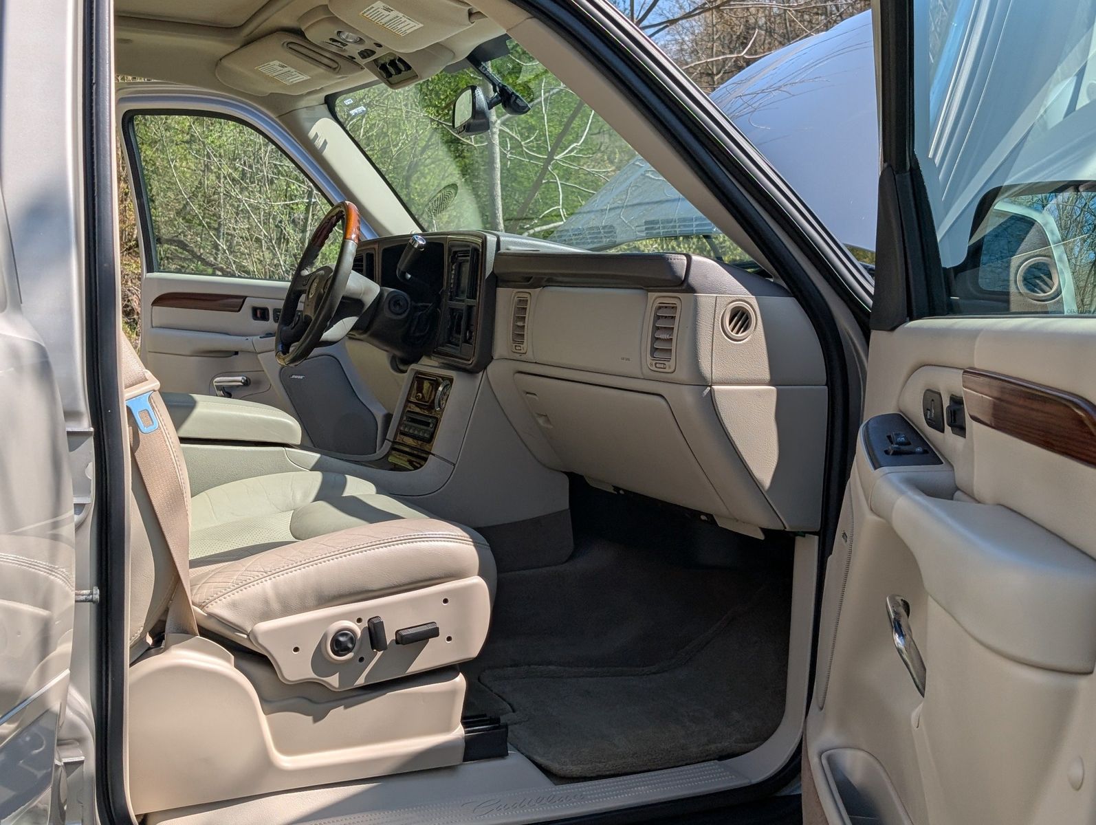 2004 Cadillac Escalade ESV 47