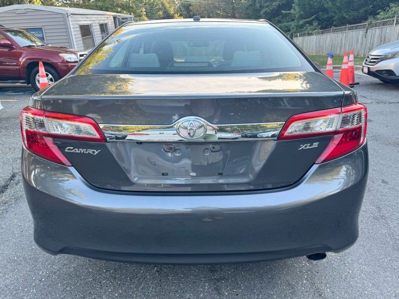 2012 Toyota Camry XLE photo 6