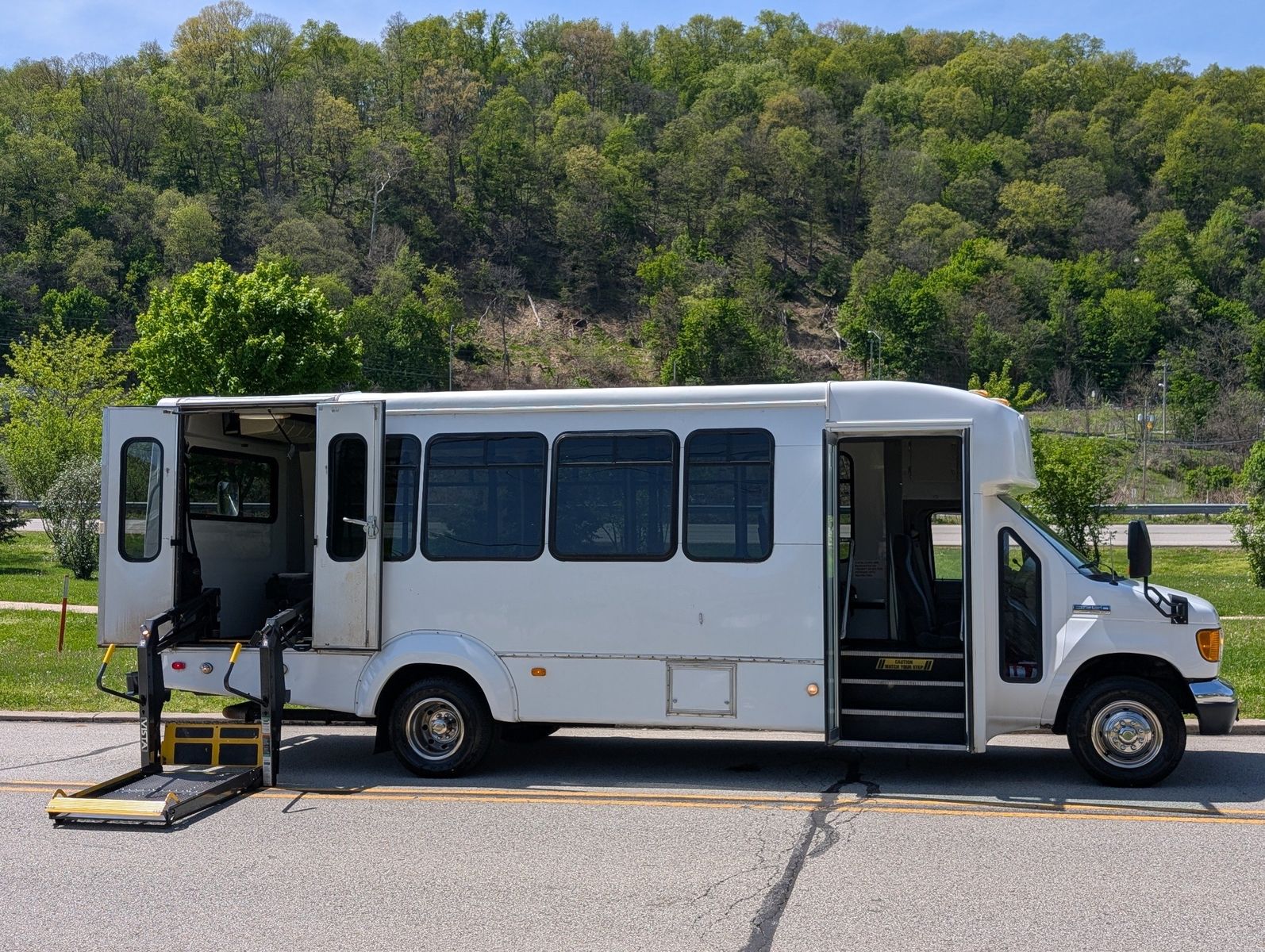 2007 Ford E-450 Cutaway 7