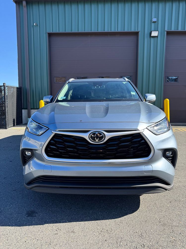 2022 Toyota Highlander XLE photo 2
