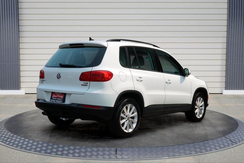 2017 Volkswagen Tiguan S - Photo 7