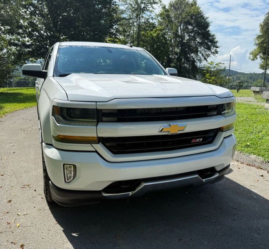 2016 Chevrolet Silverado 1500 LT Z71 photo 2