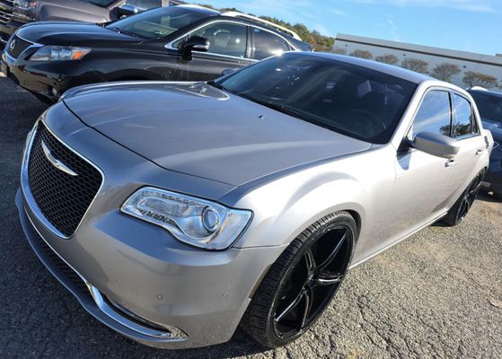 2017 Chrysler 300 Limited's photo
