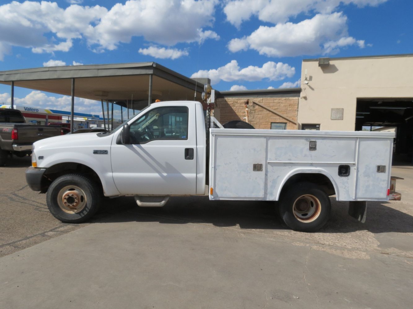Used 2004 Ford F-350 SD Chassis Cab XLT with VIN 1FDWF37S44EB52532 for sale in Dumas, TX