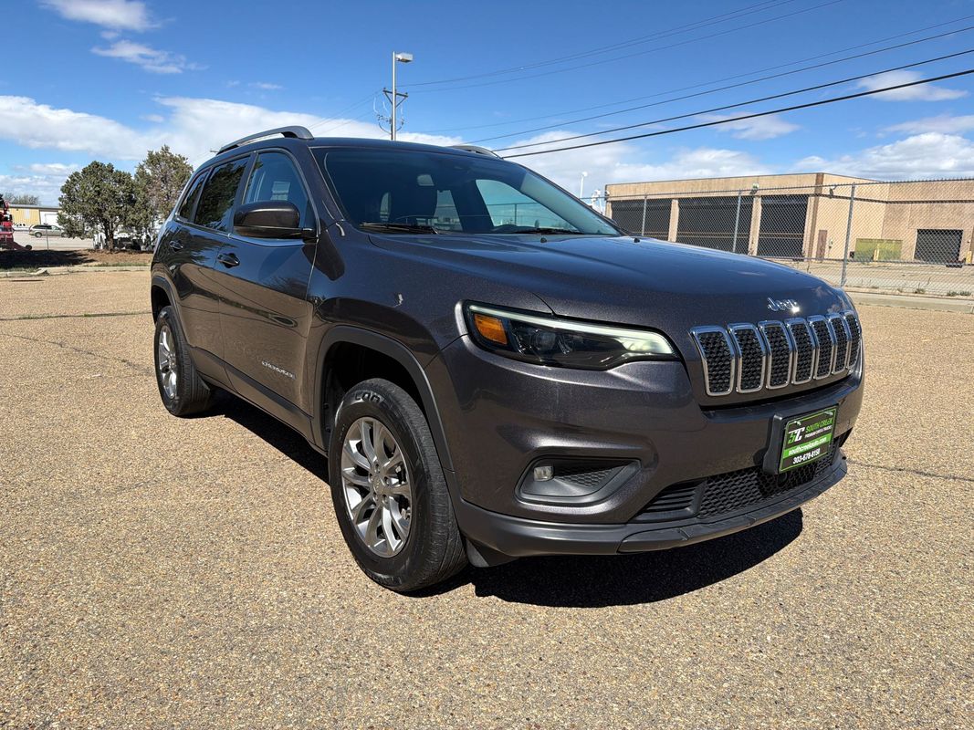 View vehicle photo 4