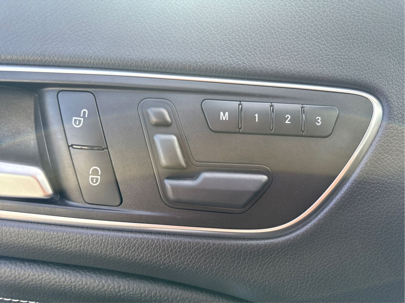 2015 Mercedes Benz CLA 250 photo 25