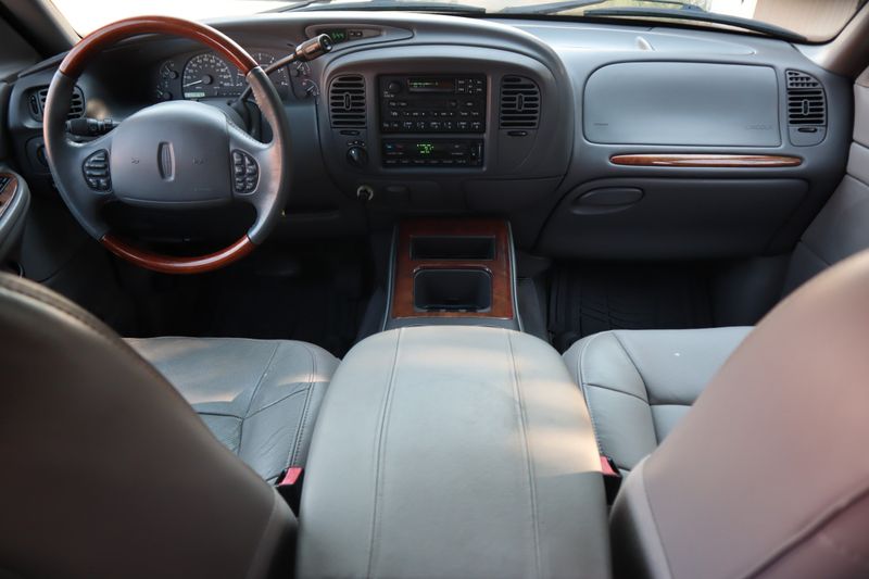 2001 Lincoln Navigator Base | Victory Motors of Colorado