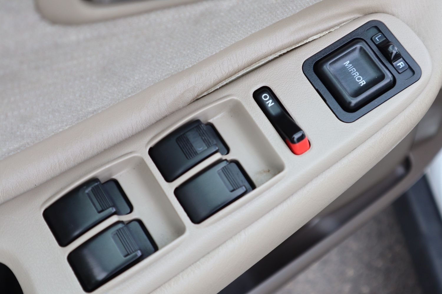 2000 Honda Accord LX Victory Motors of Colorado