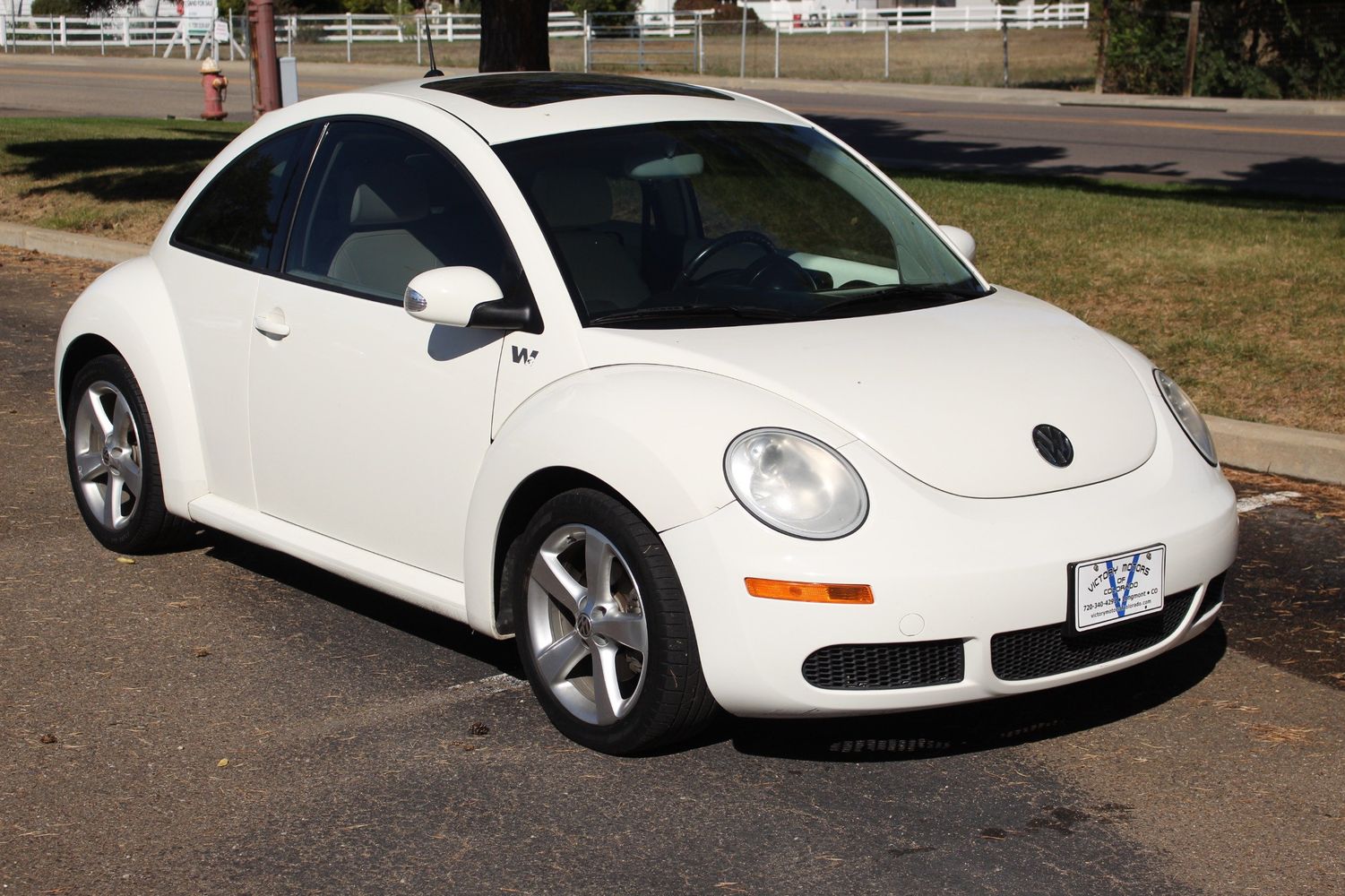 2008 Volkswagen New Beetle Triple White Victory Motors of Colorado