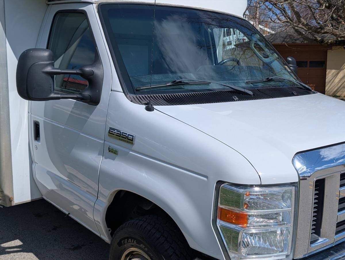 2014 Ford E-Series 11