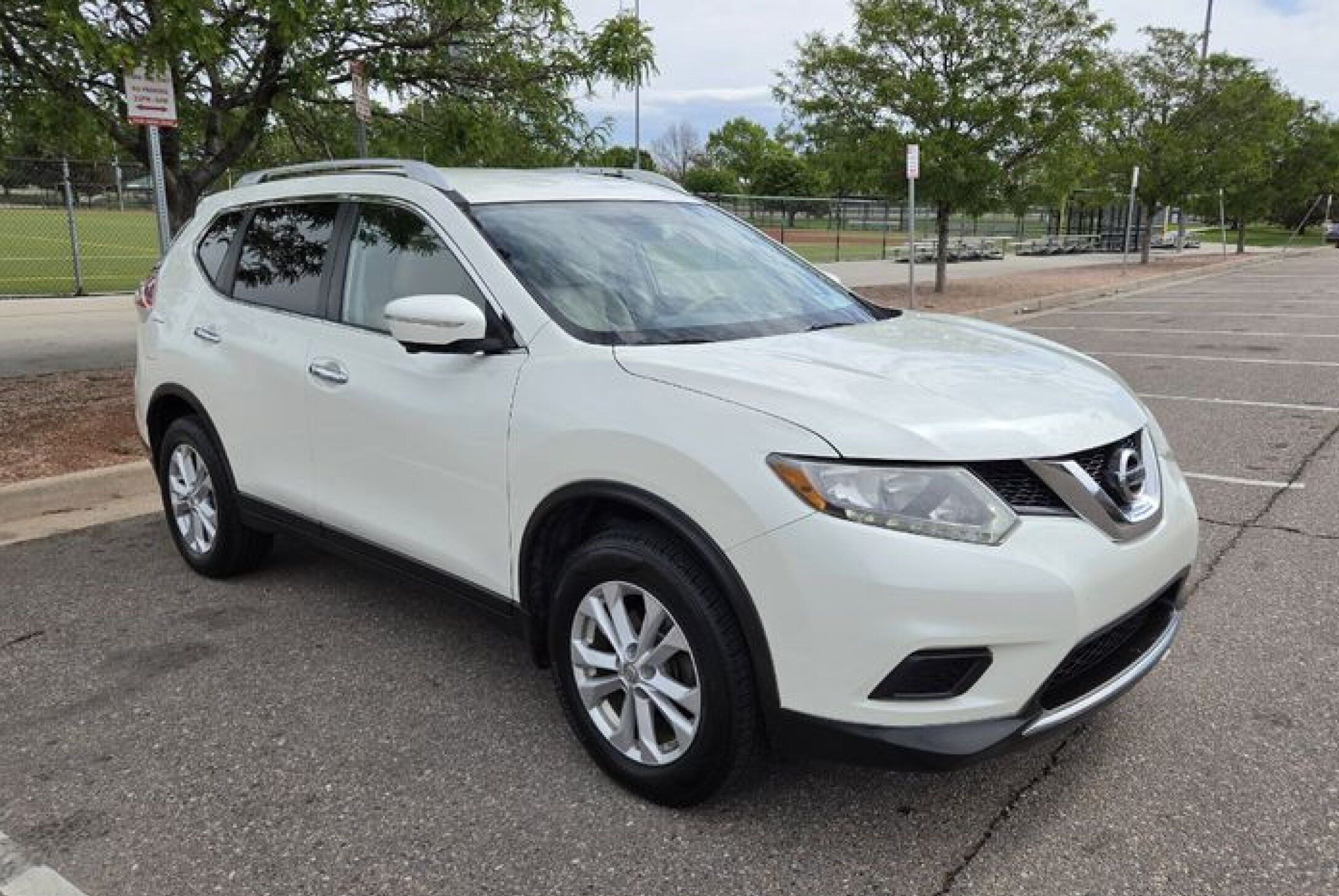 2015 Nissan Rogue SV AWD's photo