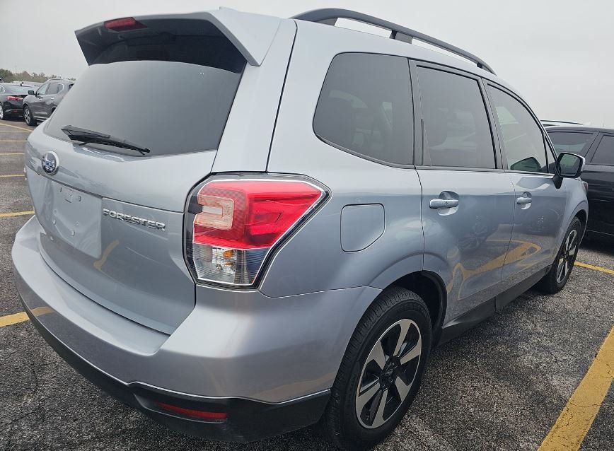 2018 Subaru Forester Premium photo 4