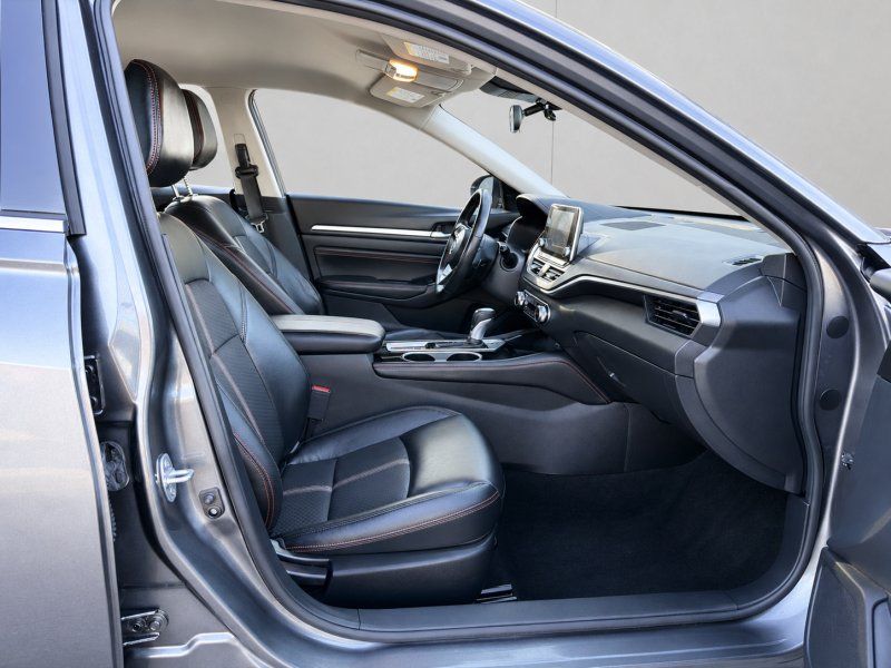 2023 Nissan Altima SR - Photo 13