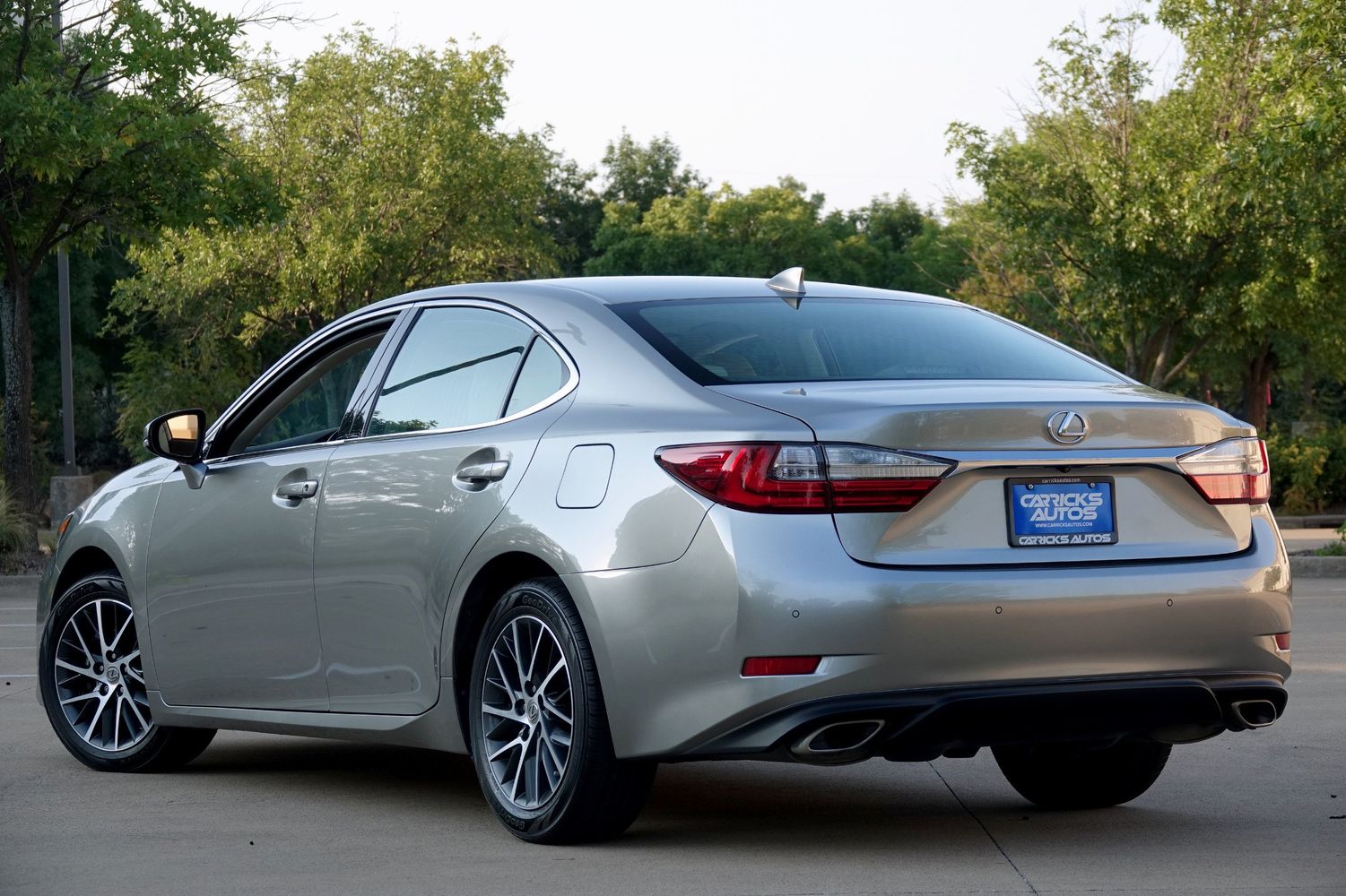 2017 Lexus ES 350 photo 4