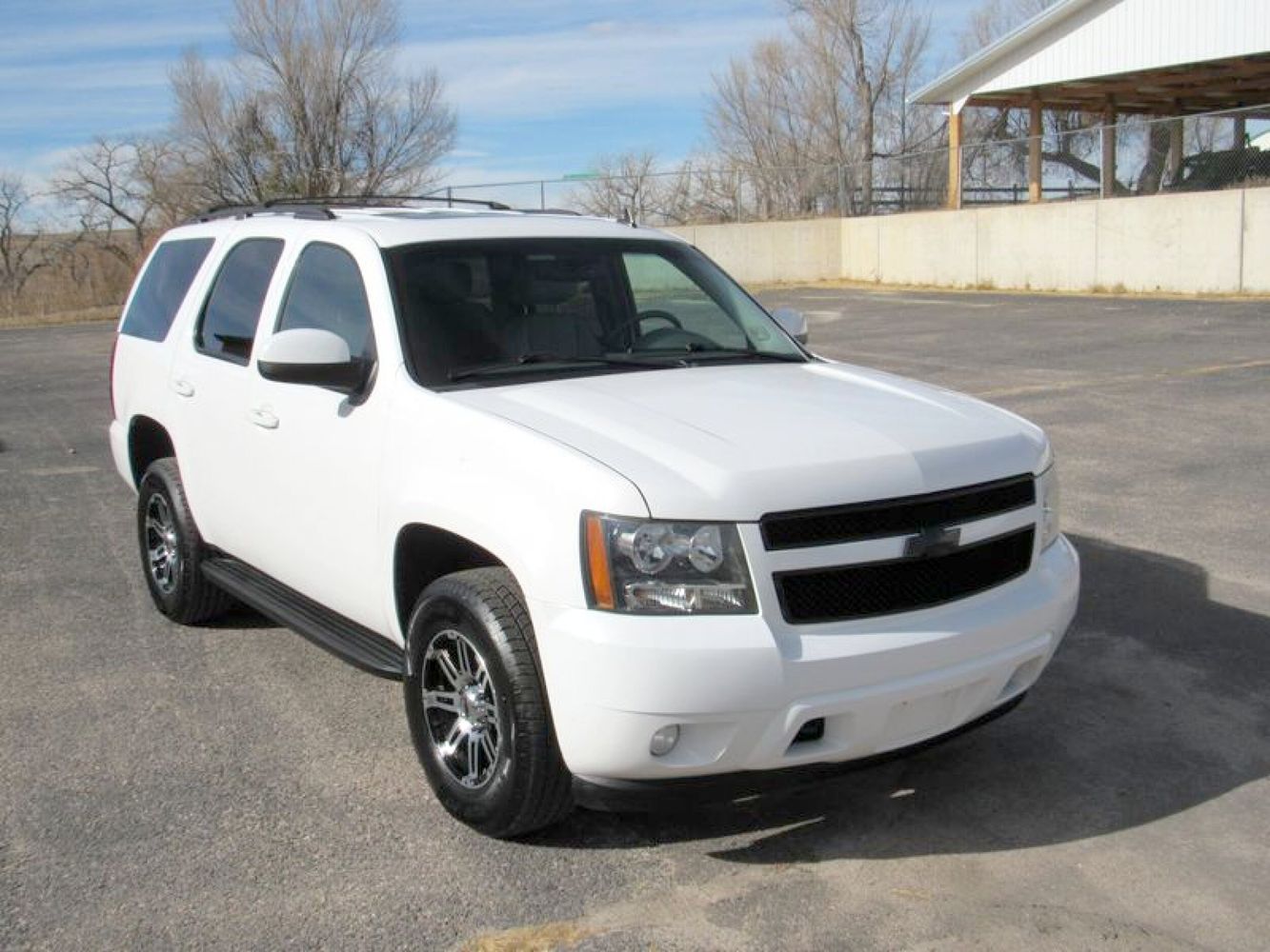 2014 Chevrolet Tahoe LT photo 2