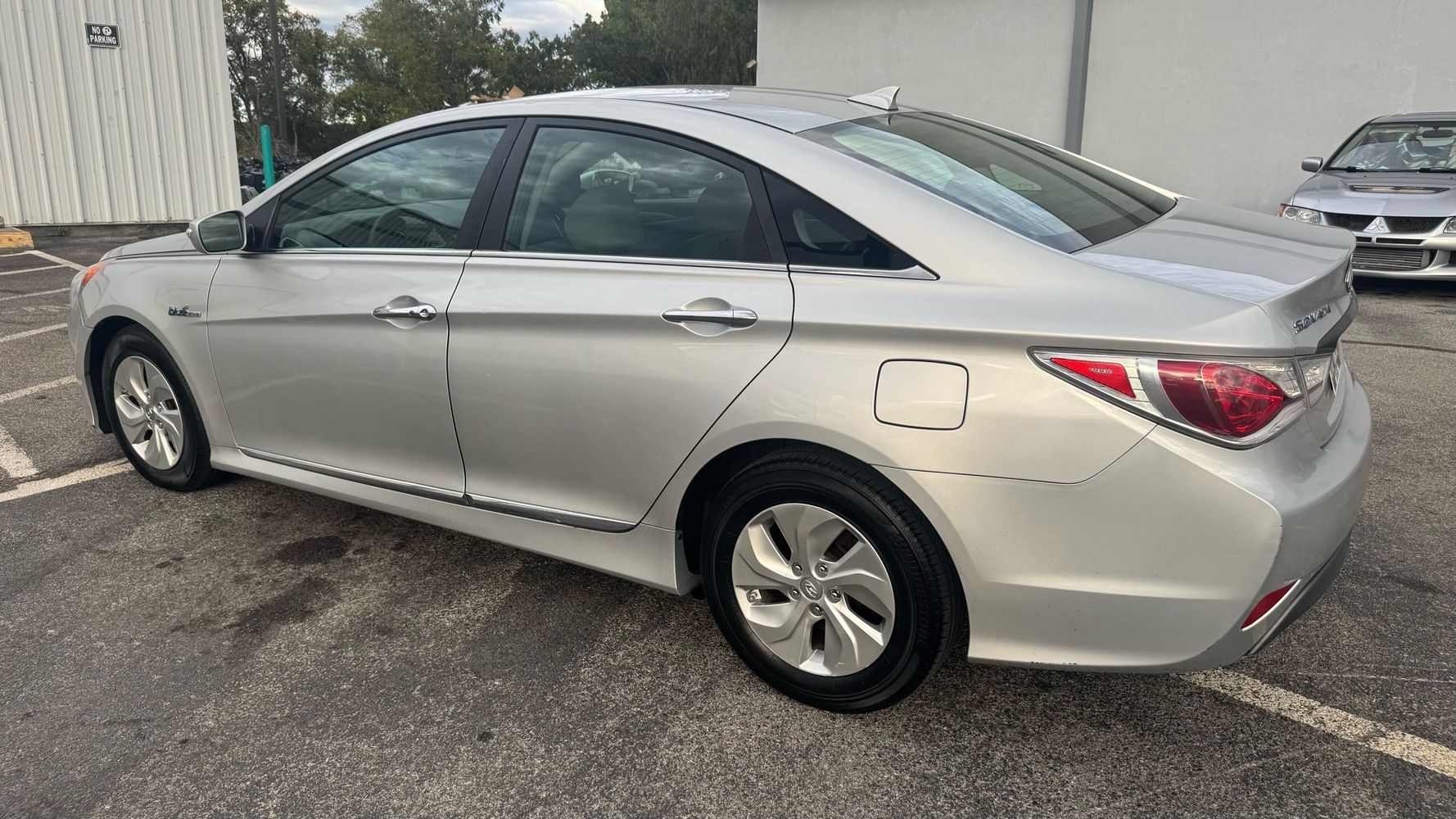 2013 Hyundai Sonata Hybrid Limited photo 3