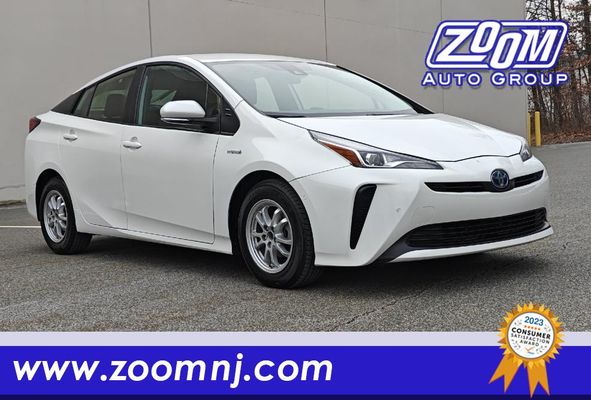 2021 Toyota Prius LE's photo