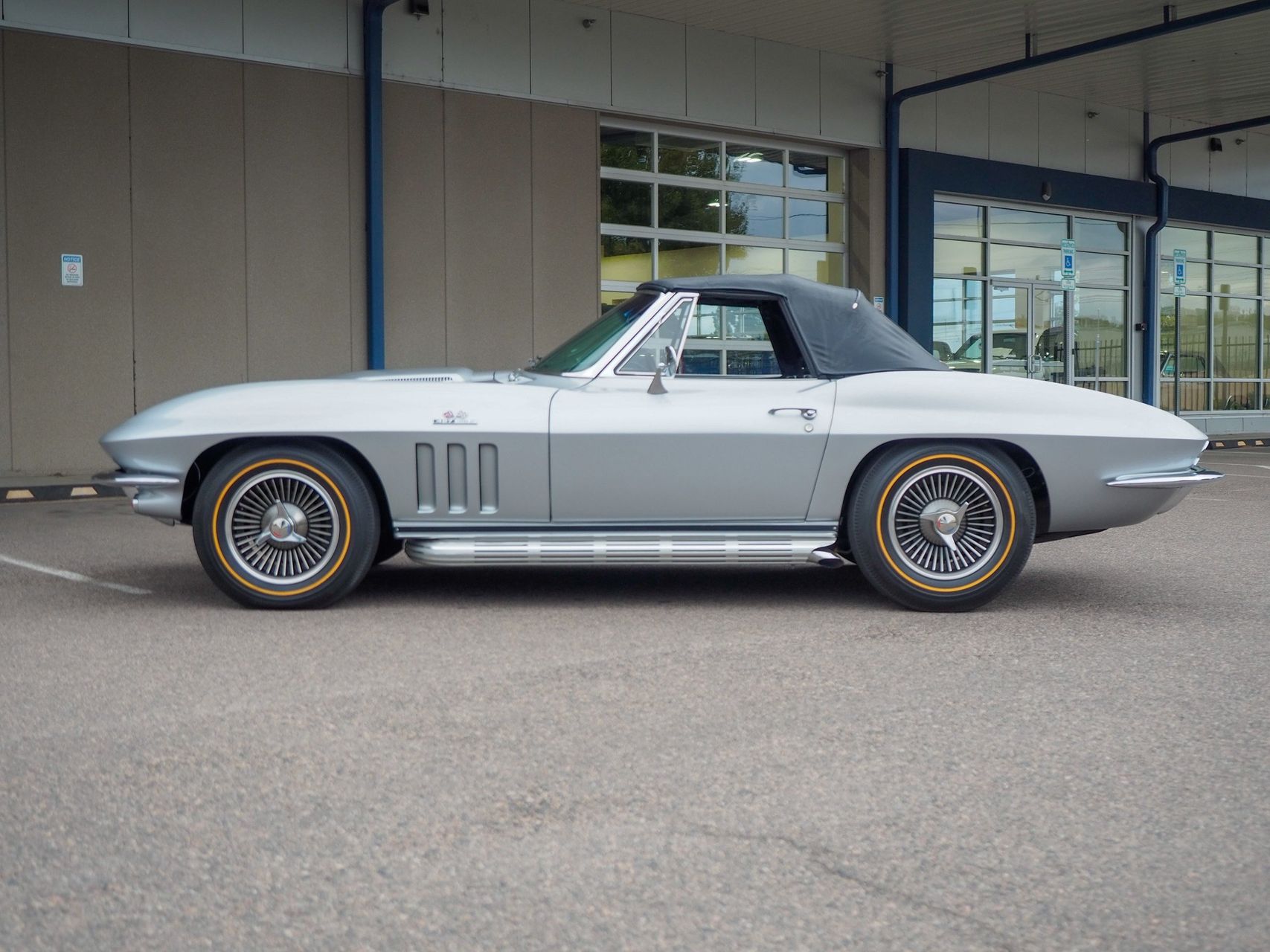 1966 Chevrolet Corvette 13